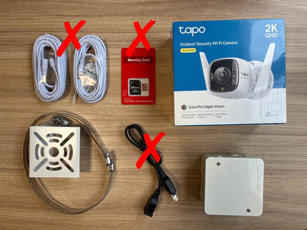 防犯カメラと取り付け部品