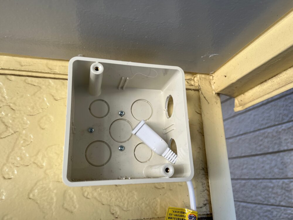 PVKボックスを壁に取り付け