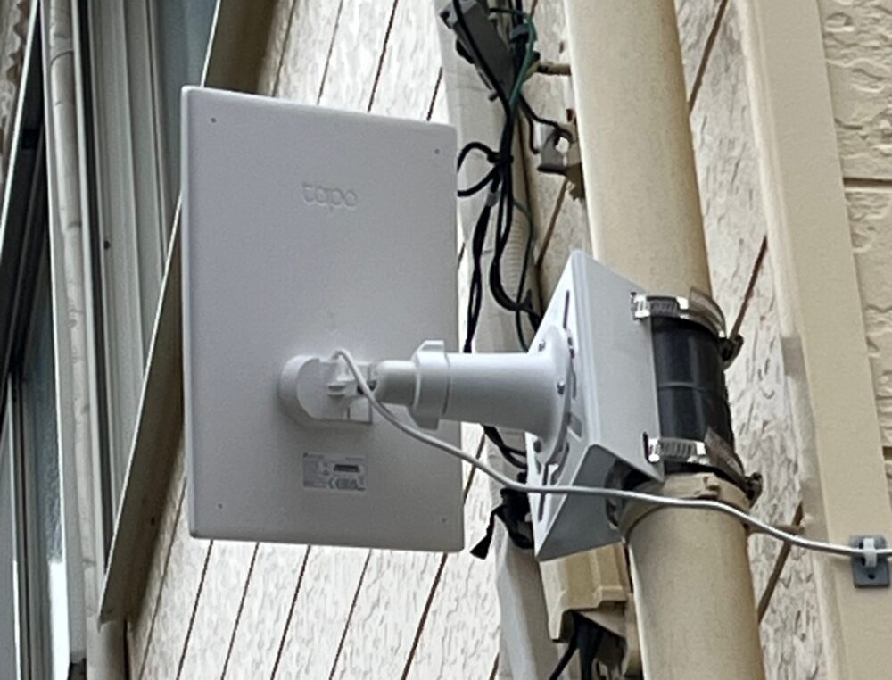 雨樋に設置されたパネル