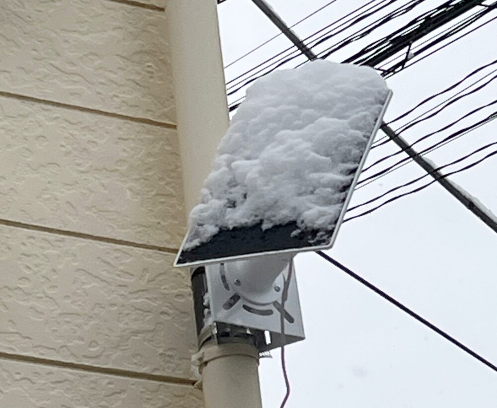 雪が積もったパネル